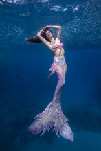 Lade das Bild in den Galerie-Viewer, Meerjungfrauenflosse aus Silikon - Mit deinem Wunschdesign