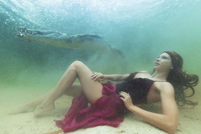 Krokodil und Unterwassermodel