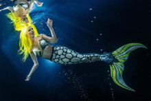 Lade das Bild in den Galerie-Viewer, Meerjungfrauenflosse aus Silikon zum Schwimmen selbst machen

